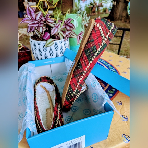 NWT/BOX 🎁JACK ROGERS ⭐Ltd Ed⭐ sherpa lined MILLIE MOCCASINS🎄sz 9🎄PLAID/GOLD🎁 - Picture 4 of 10